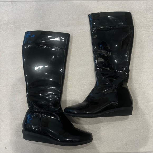 COLE HAAN RAINBOOT - Picture 3 of 3